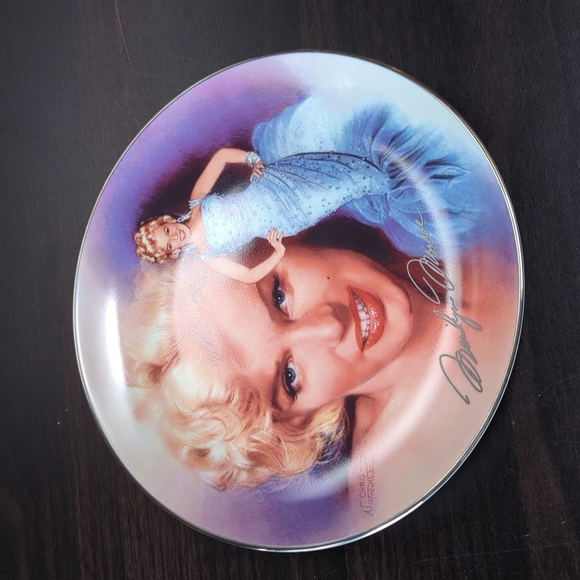 Marilyn Monroe collector plates (1995) - Picture 2 of 8